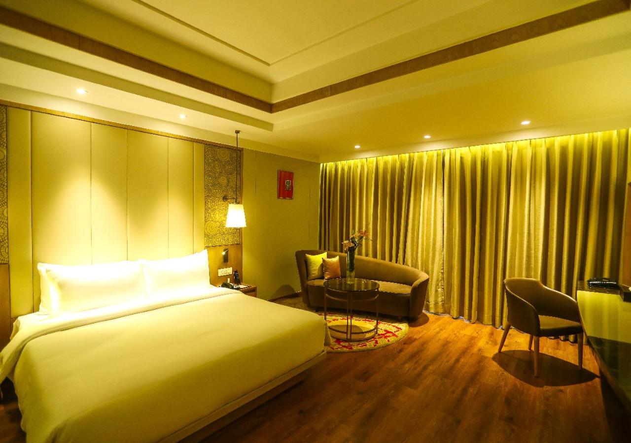 Radisson Bhopal Hotel Kültér fotó